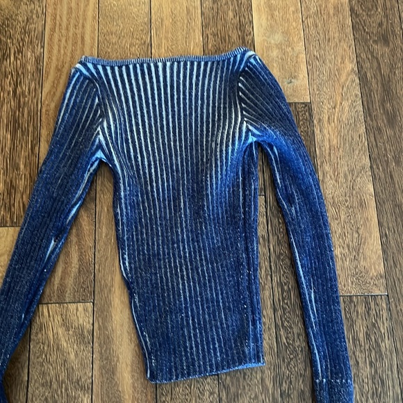 URBAN OUTFITTERS blue sweater-ish top with thumb holes - Picture 5 of 5